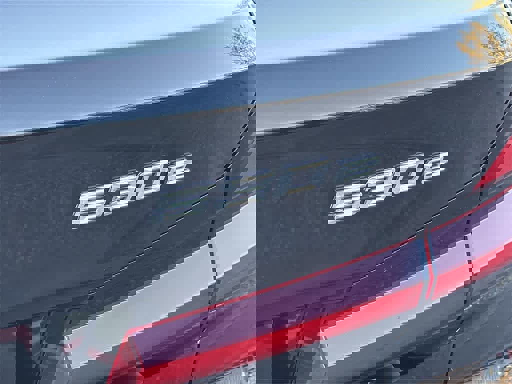 Used 2023 BMW 530e xDrive image 33