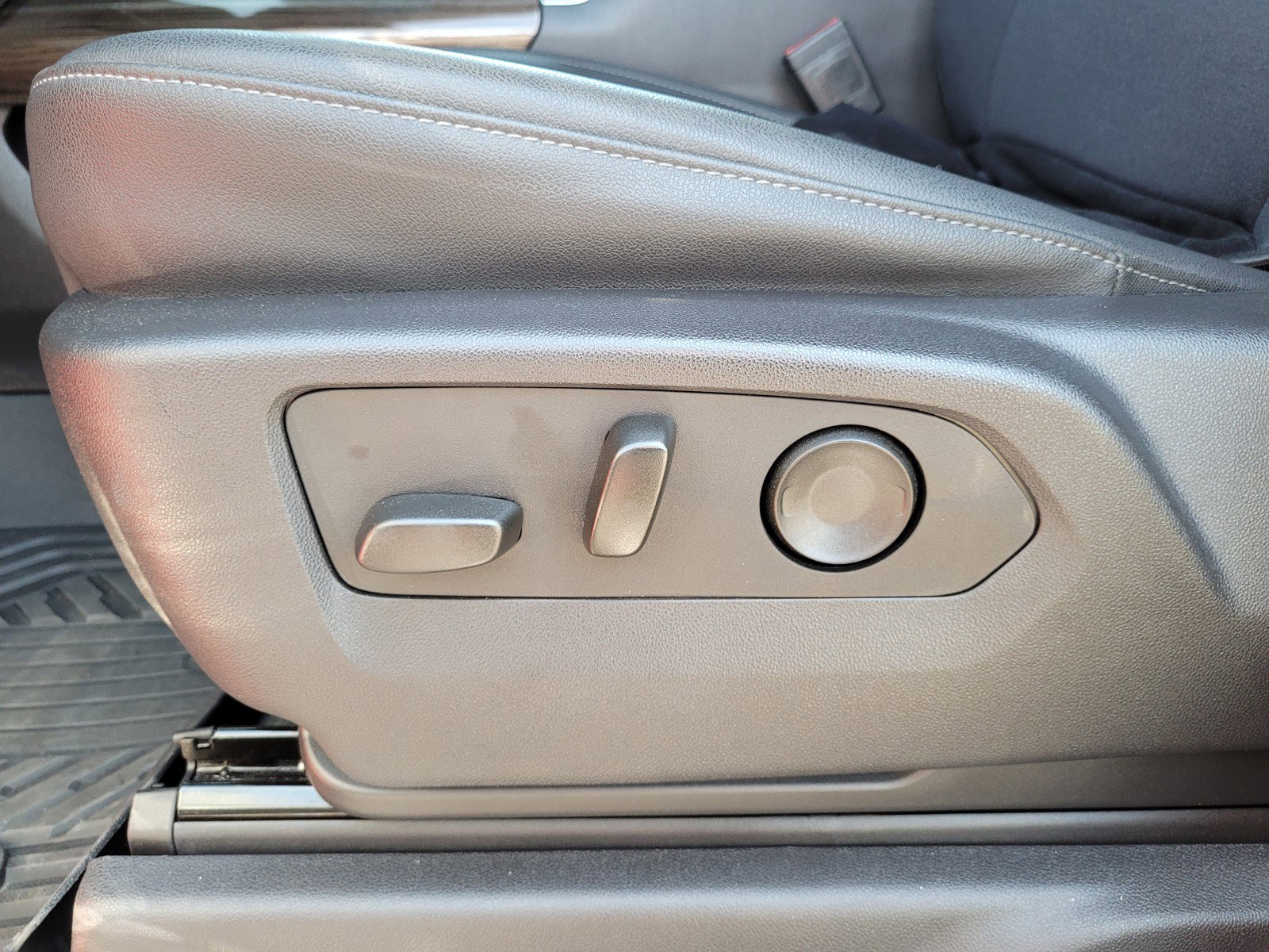 Used 2024 Chevrolet Silverado 1500 LT Trail Boss w/ Convenience Package II image 11