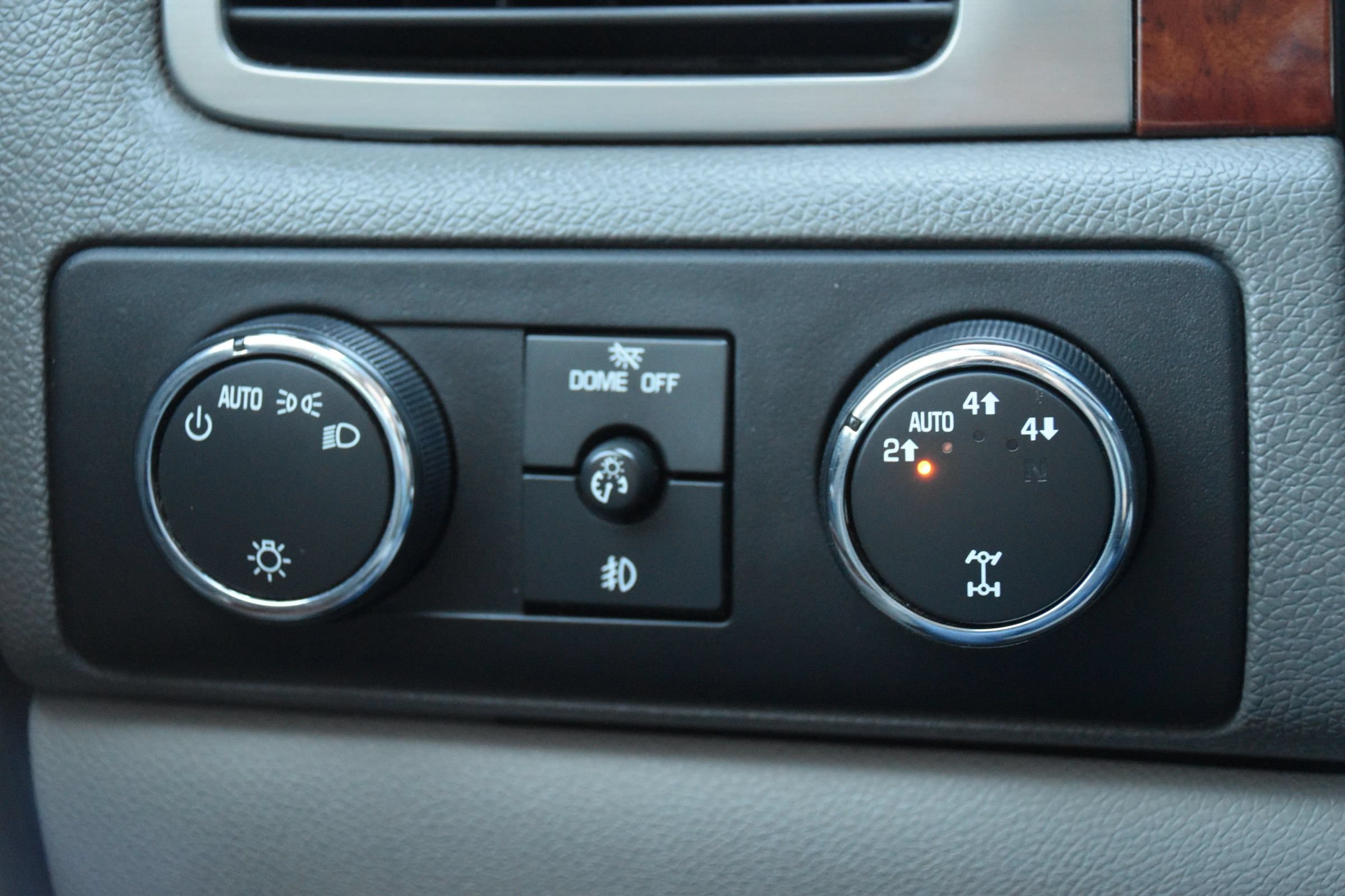 Used 2010 Chevrolet Tahoe LT w/ Luxury Package AWD/4WD image 38