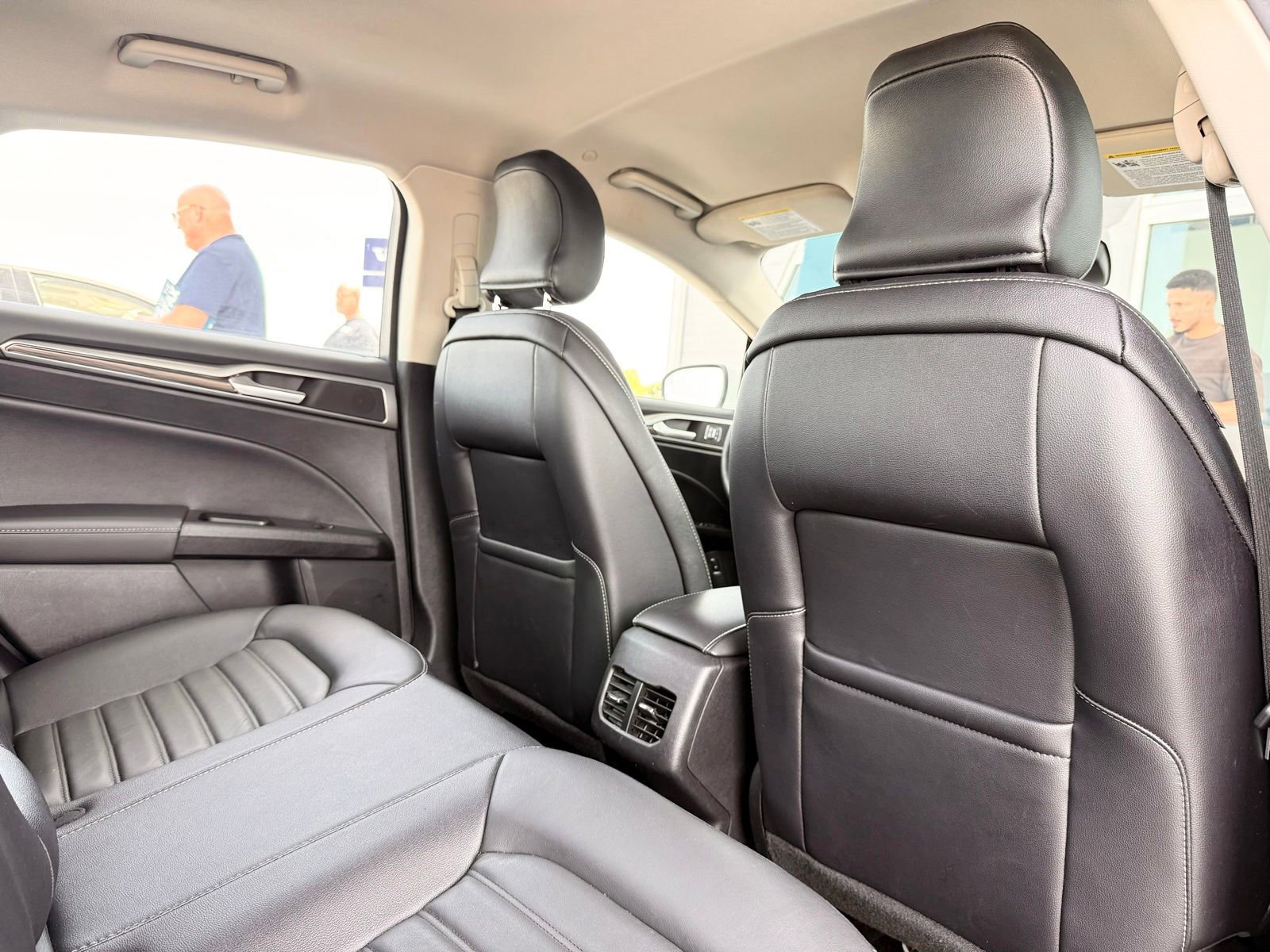 Used 2018 Ford Fusion SE w/ Equipment Group 602A FWD image 19