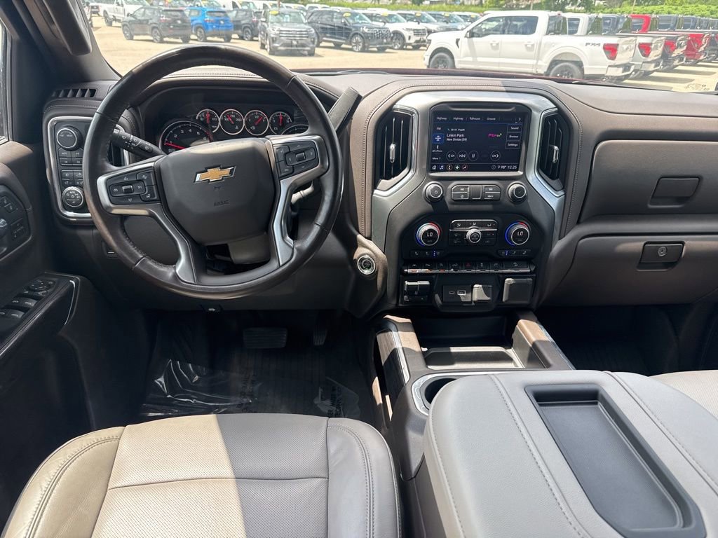 Used 2020 Chevrolet Silverado 1500 LTZ AWD/4WD image 6