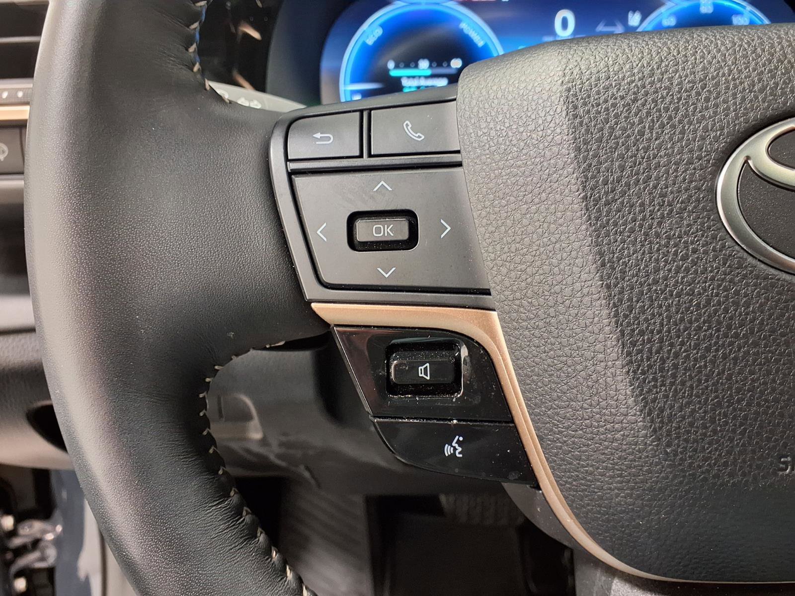 Used 2025 Toyota Crown Signia w/ Advanced Technology Package image 20