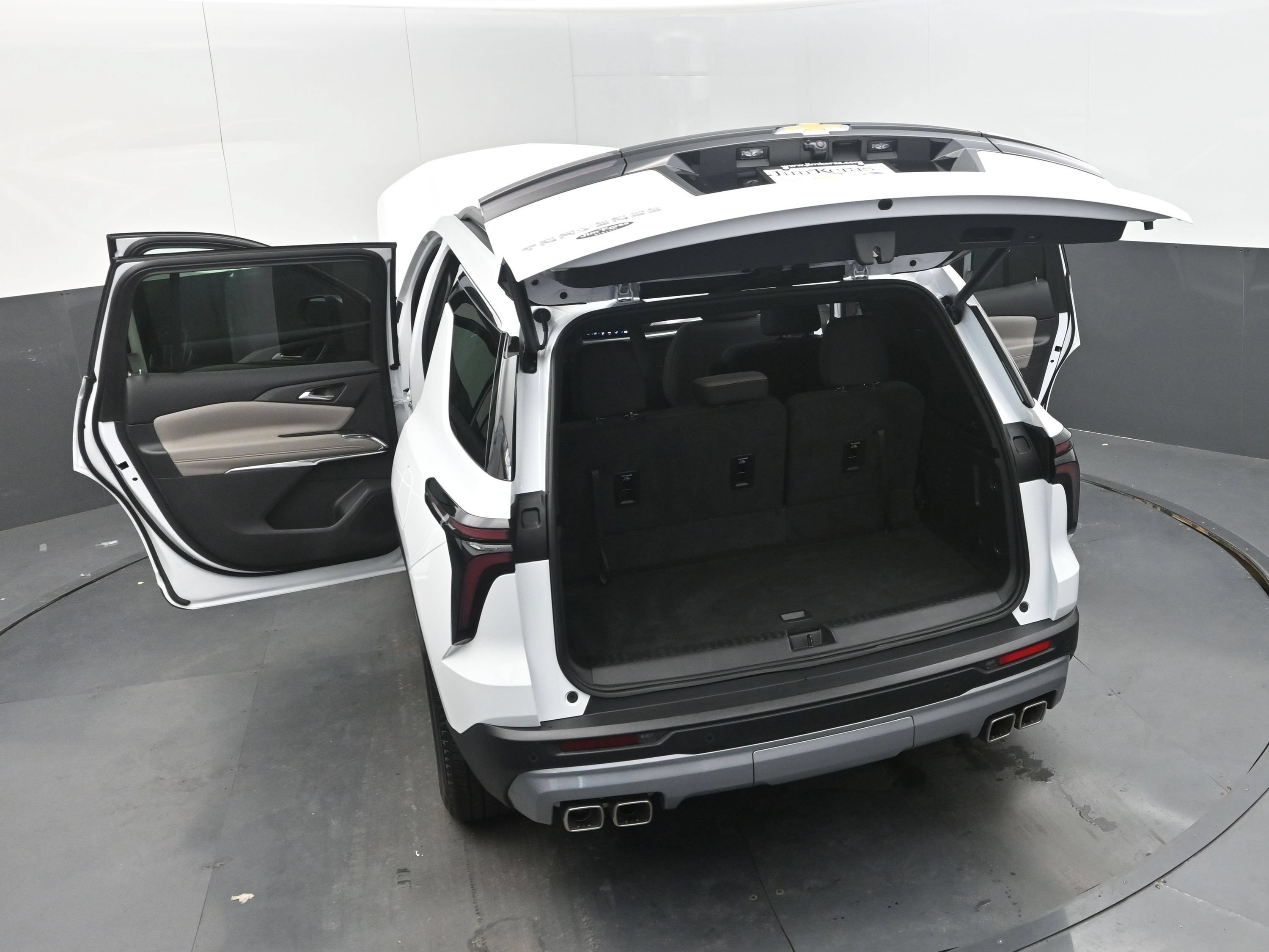 Certified 2026 Chevrolet Traverse LT w/ Driver Confidence Package FWD image 45