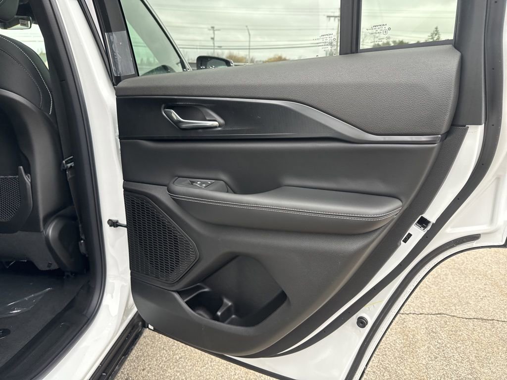 New 2026 Jeep Grand Cherokee Laredo image 27