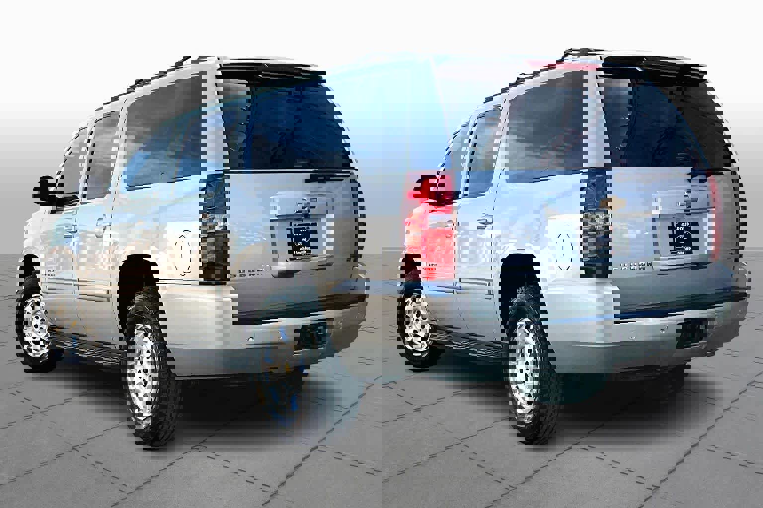 Used 2010 Chevrolet Suburban LT image 11