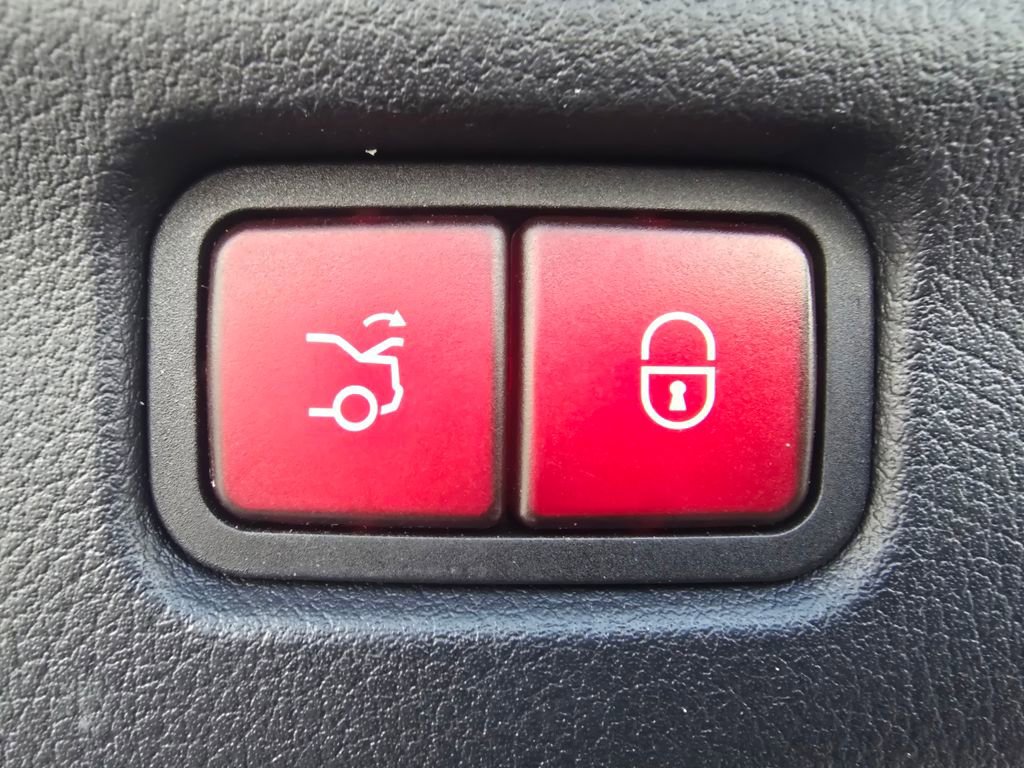 Certified 2023 Mercedes-Benz C 300 4MATIC Sedan image 18