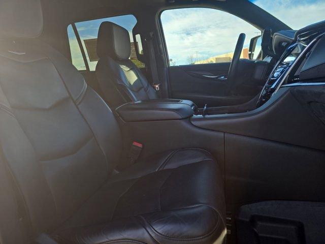 Used 2018 Cadillac Escalade Platinum image 10