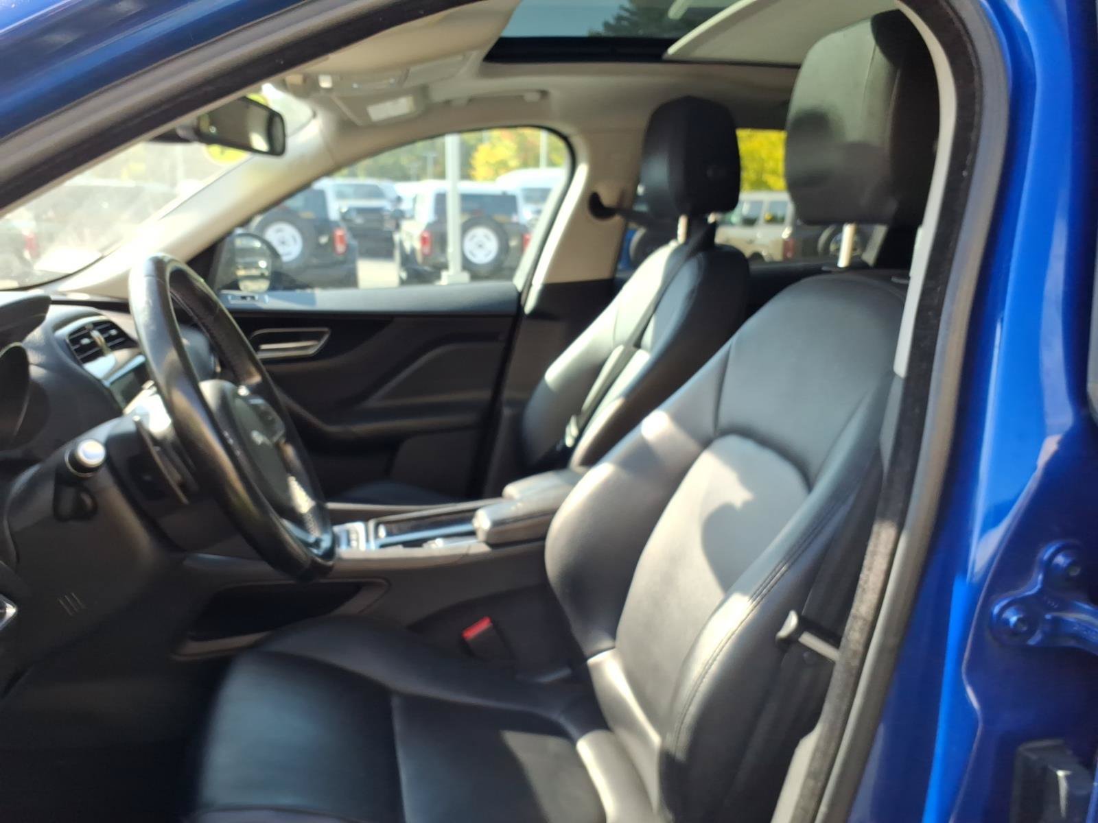 Used 2018 Jaguar F-PACE Premium AWD/4WD image 15