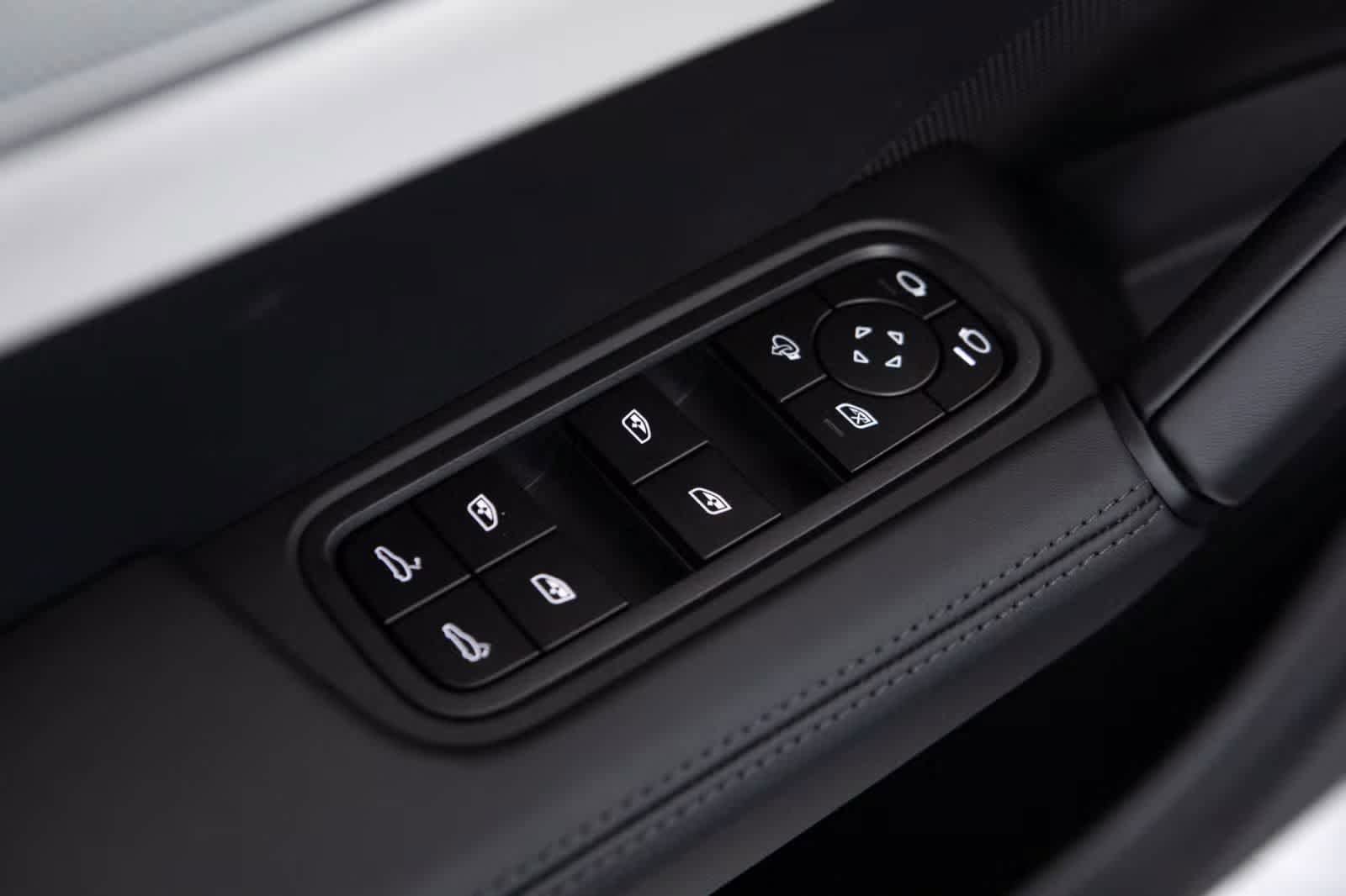 Certified 2026 Porsche Cayenne Coupe AWD/4WD image 26