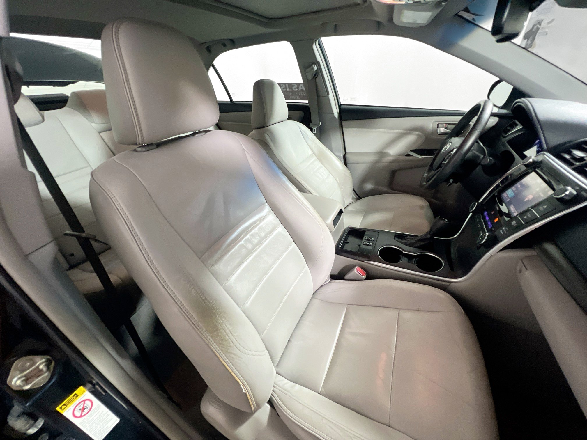 Used 2016 Toyota Camry XLE w/ Advanced Technology Package FWD image 30