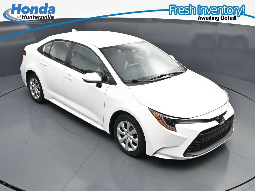 Used 2025 Toyota Corolla LE w/ Convenience Package FWD image 18