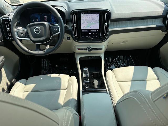 Certified 2025 Volvo XC40 B5 Plus AWD/4WD image 15