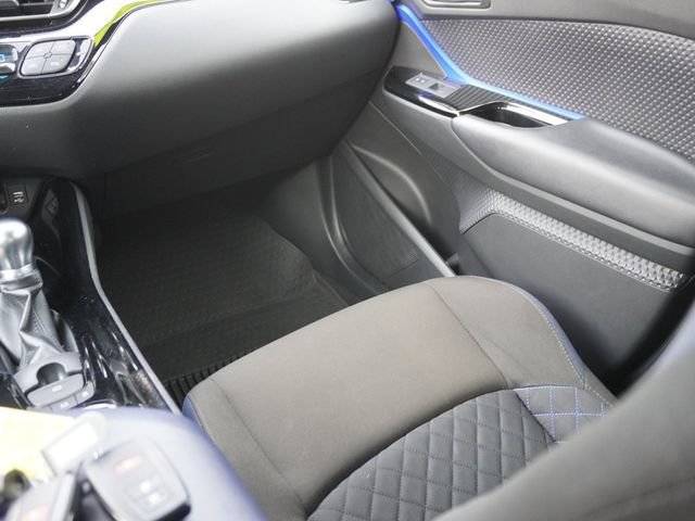 Used 2020 Toyota C-HR XLE FWD image 15