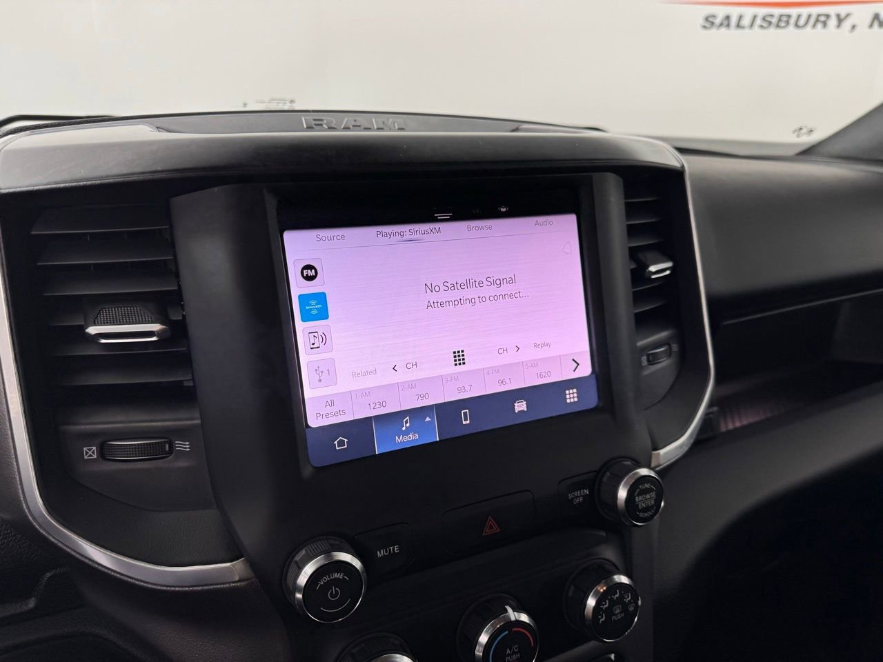 Used 2024 RAM 2500 Big Horn w/ Bed Utility Group image 17