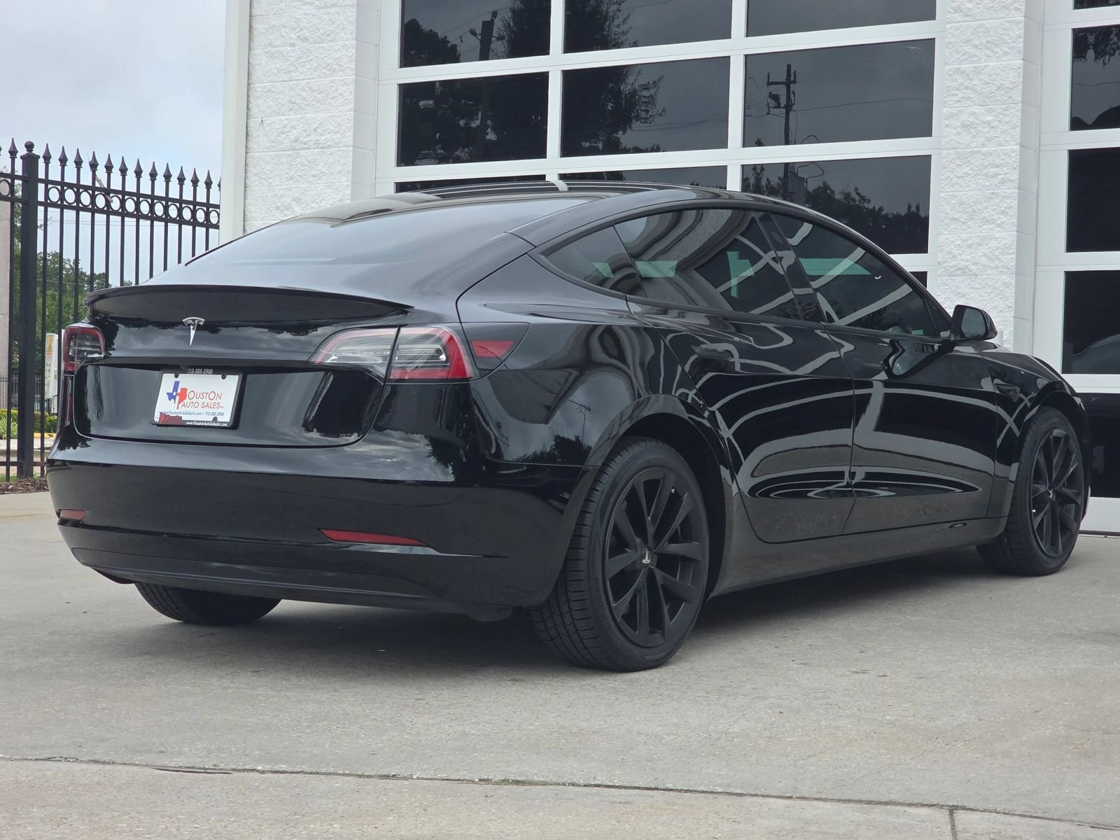 Used 2023 Tesla Model 3 Standard Range RWD image 4