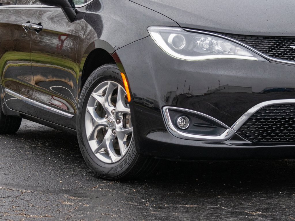 Used 2018 Chrysler Pacifica Limited image 13