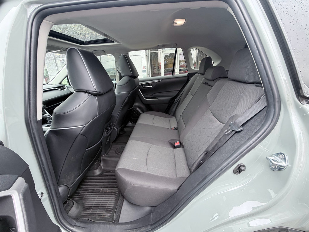 Used 2022 Toyota RAV4 XLE w/ Convenience Package FWD image 28