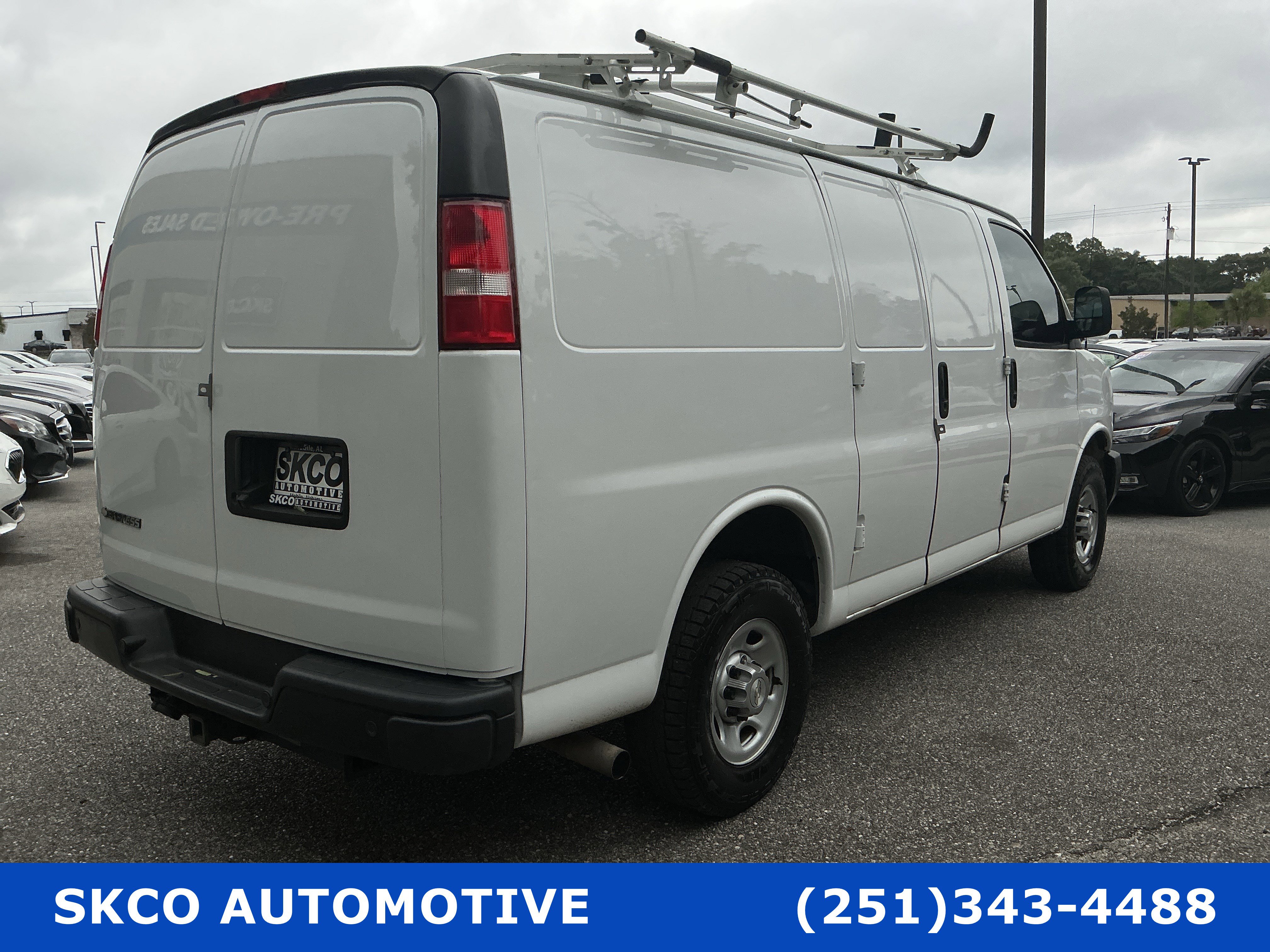 Used 2022 Chevrolet Express 2500 w/ Driver Convenience Package RWD image 5
