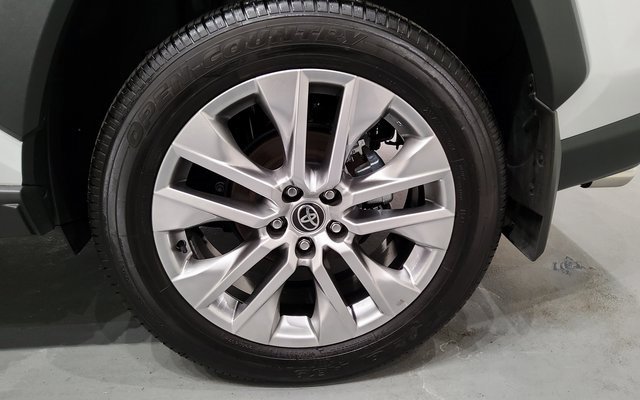 Used 2025 Toyota RAV4 XLE Premium image 42