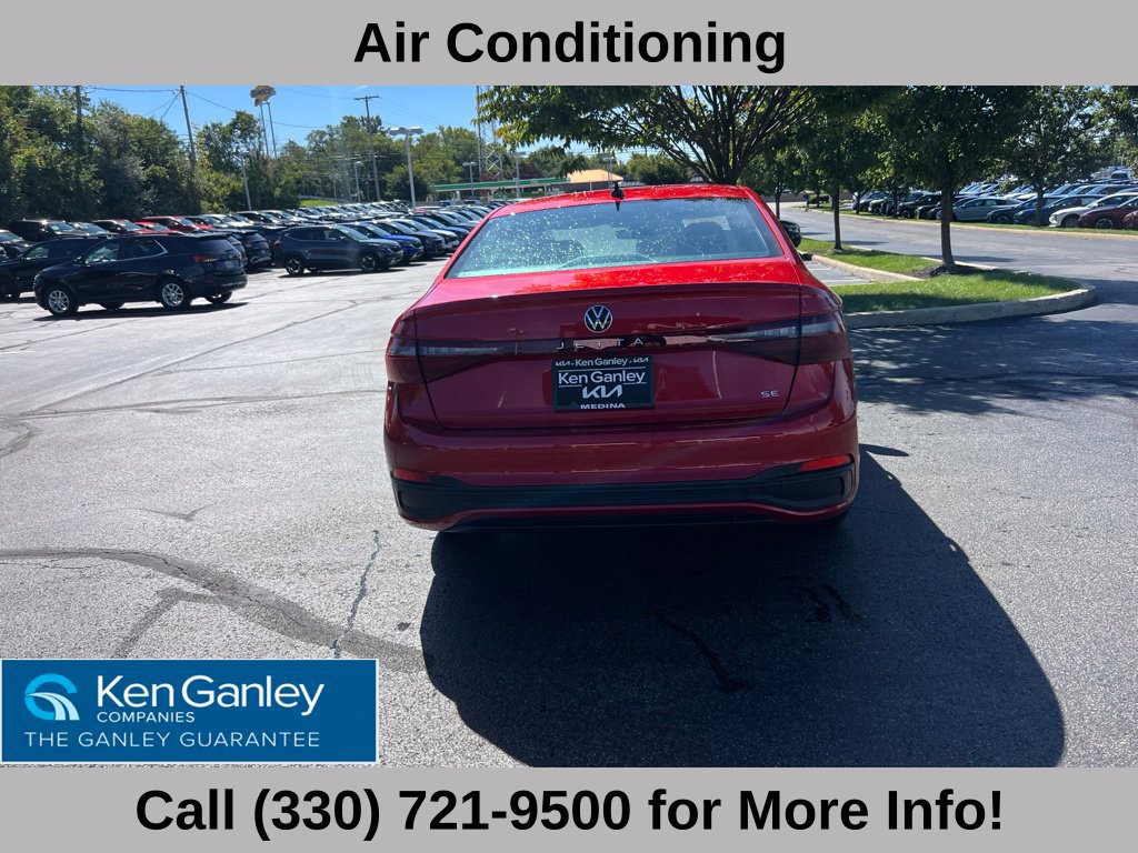 Used 2026 Volkswagen Jetta SE FWD image 11