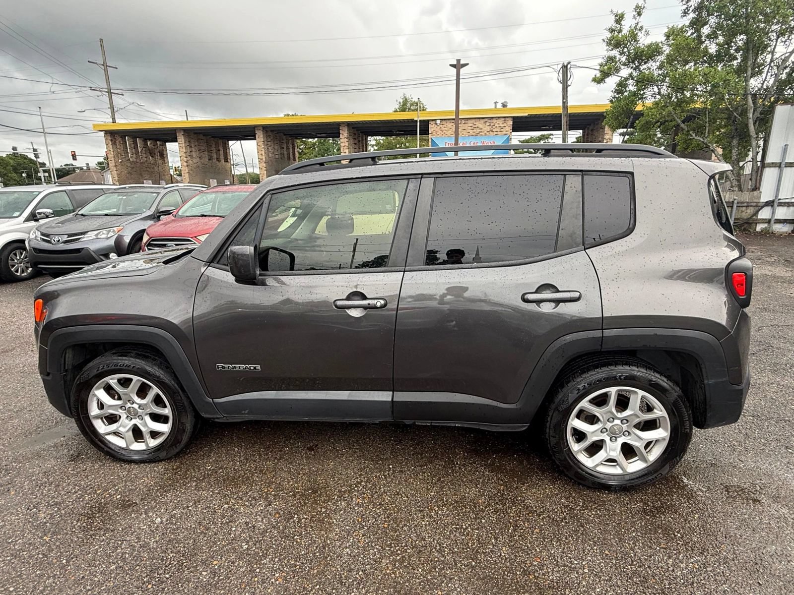 Used 2018 Jeep Renegade Latitude FWD image 6