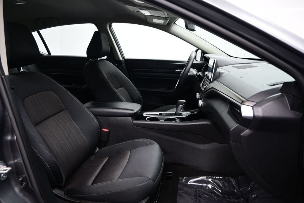 Used 2024 Nissan Altima 2.5 SV FWD image 28