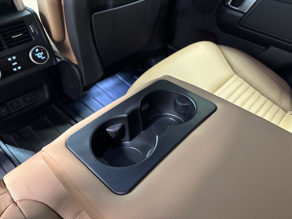 New 2026 Land Rover Discovery Limited Edition image 24