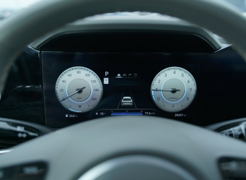 Used 2025 Hyundai Elantra SEL image 13