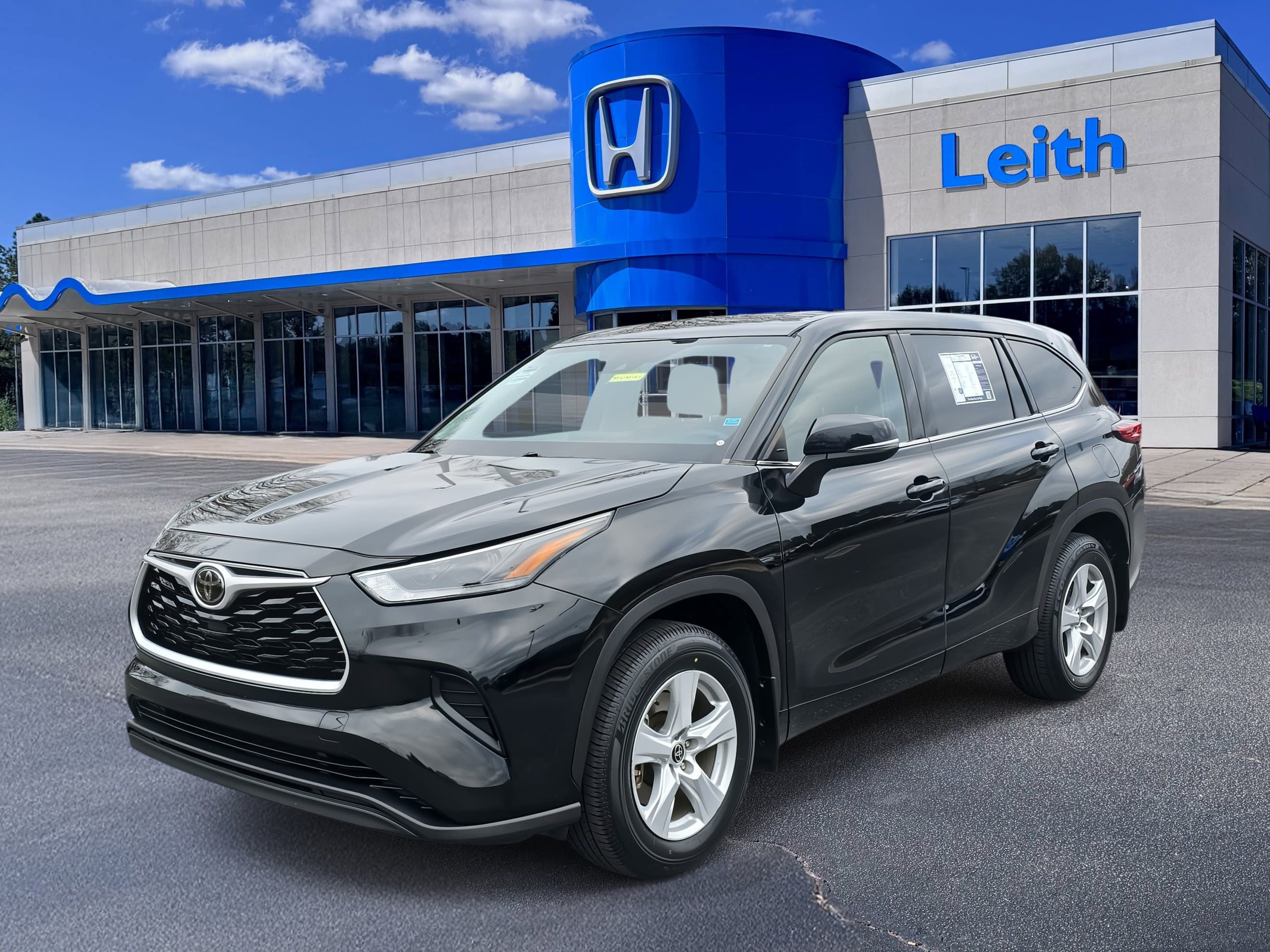 Used 2021 Toyota Highlander L image 1