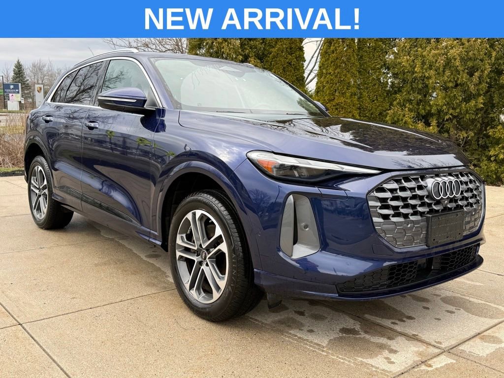 Used 2025 Audi Q5 Premium w/ Convenience Package image 1