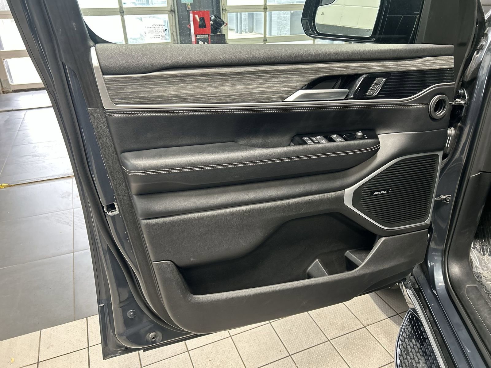 Used 2024 Jeep Wagoneer Series II AWD/4WD image 24