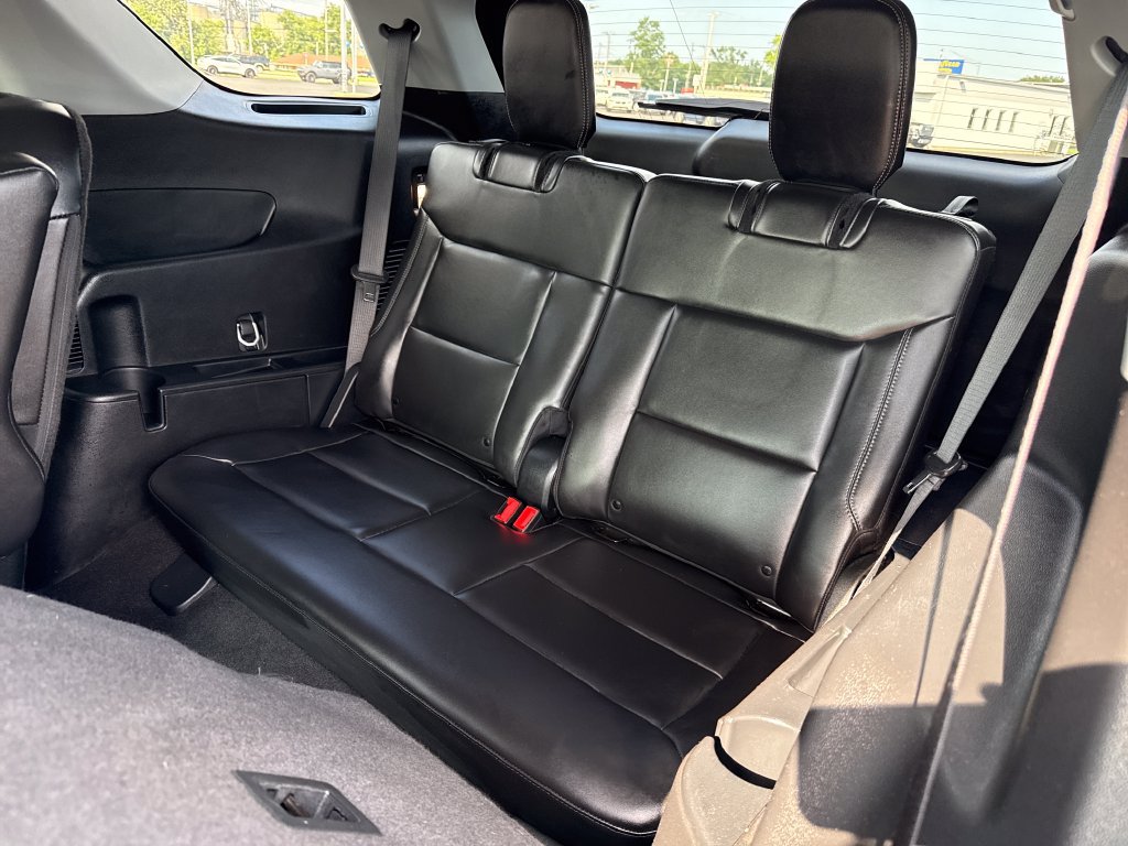 Used 2024 Ford Explorer XLT w/ Equipment Group 202A AWD/4WD image 19