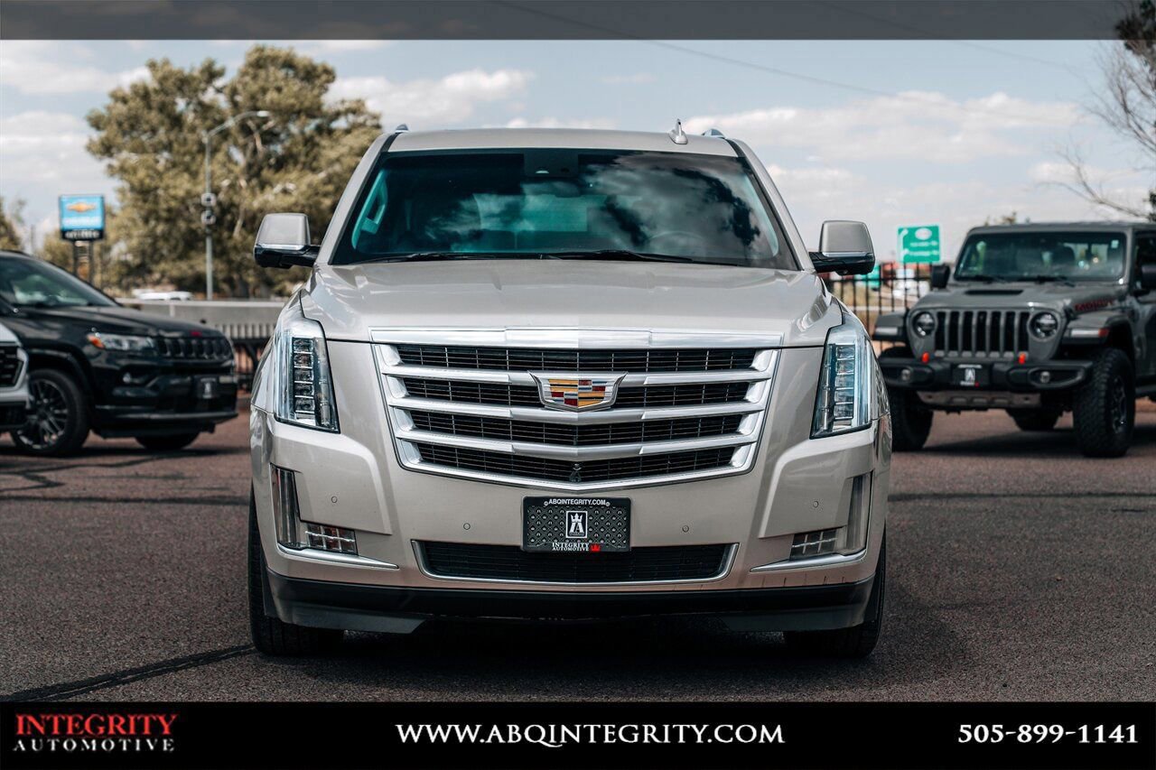 Used 2016 Cadillac Escalade Luxury AWD/4WD image 2