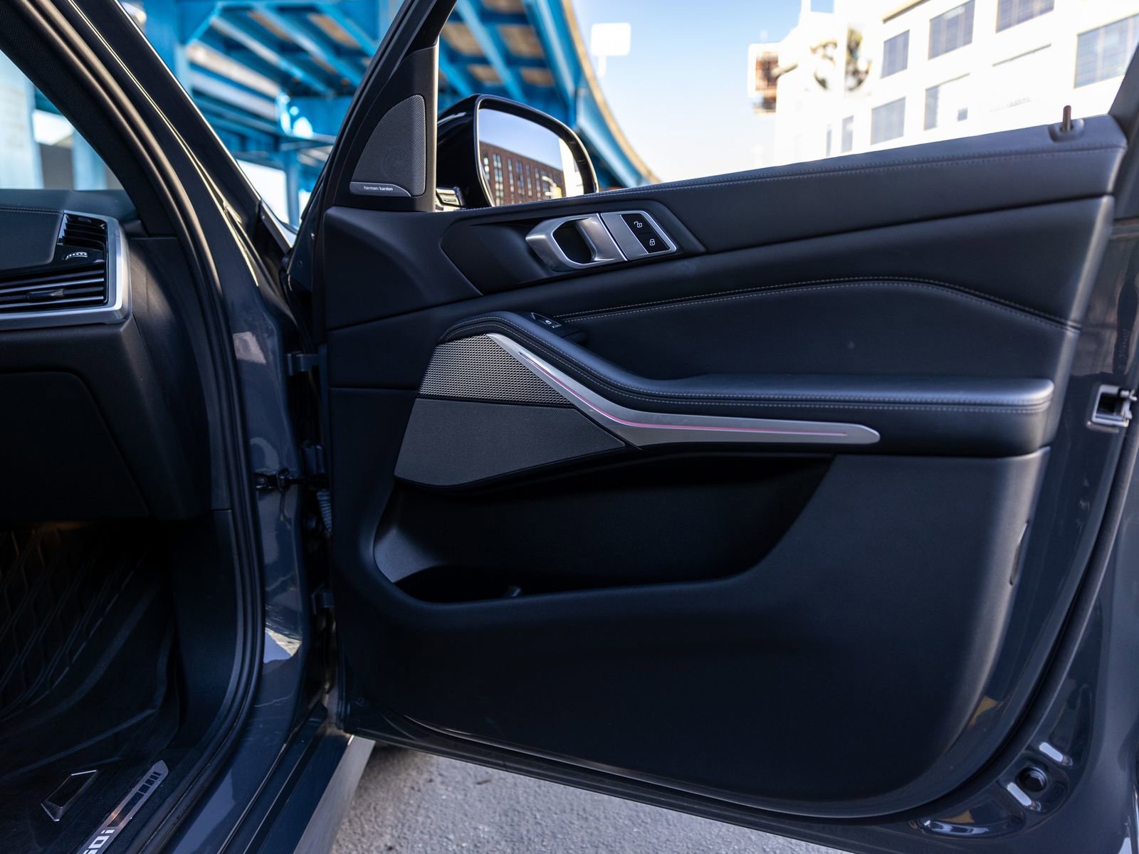 Used 2023 BMW X5 M50i w/ Climate Comfort Package image 40