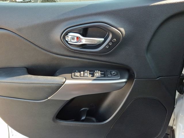 Used 2019 Jeep Cherokee Limited image 12