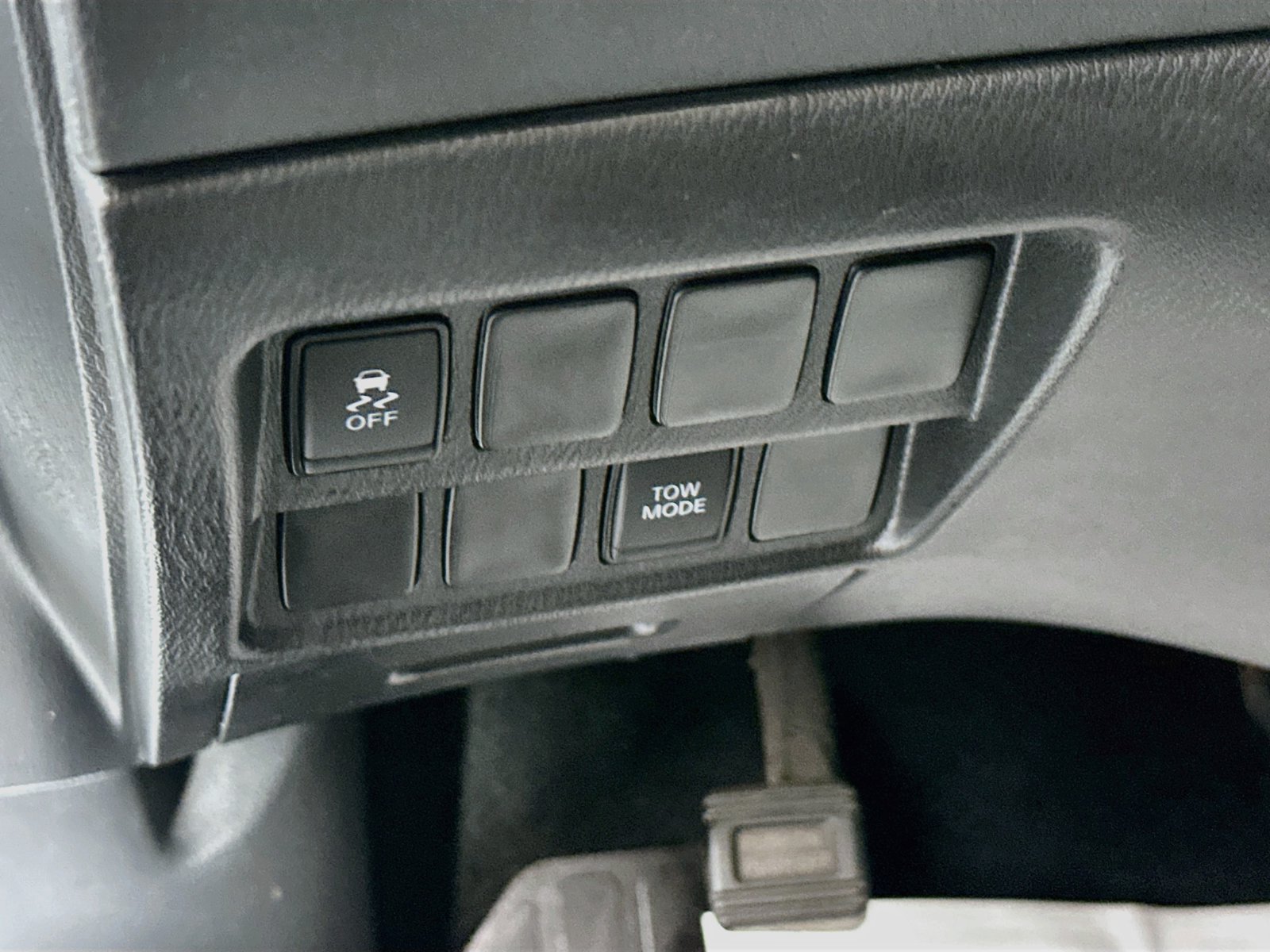 Used 2018 Nissan Pathfinder SV AWD/4WD image 10