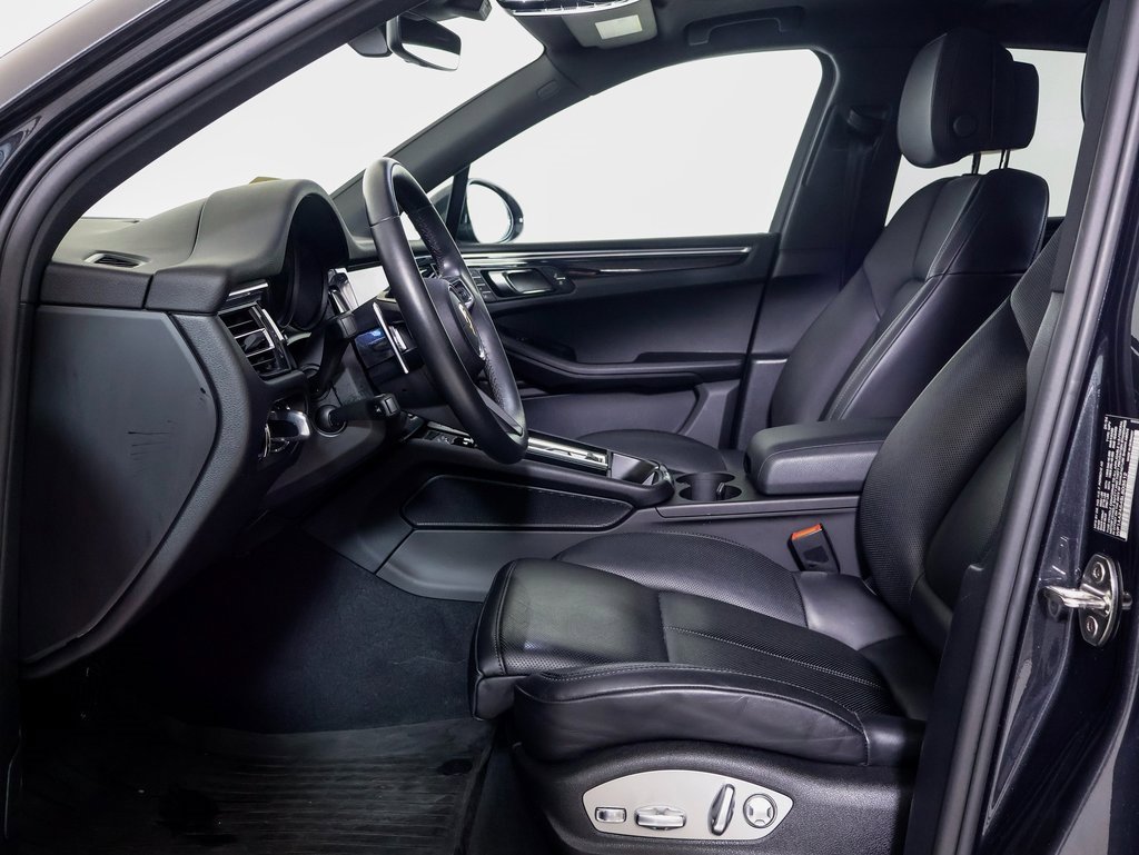 Used 2025 Porsche Macan image 5