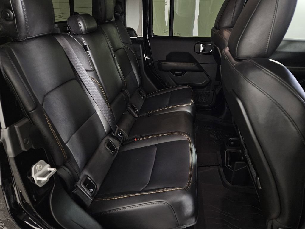 Used 2025 Jeep Gladiator Sport image 28