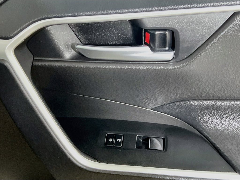 Used 2025 Toyota RAV4 XLE FWD image 29