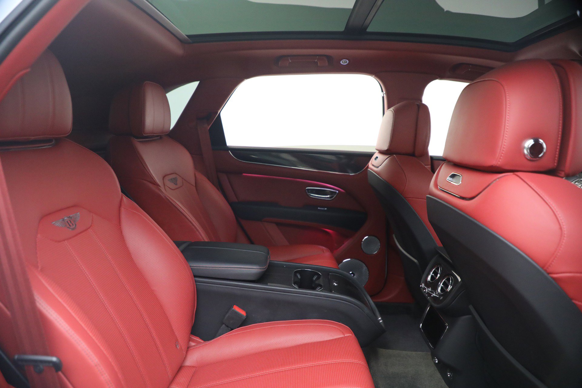 Used 2023 Bentley Bentayga AWD/4WD image 30