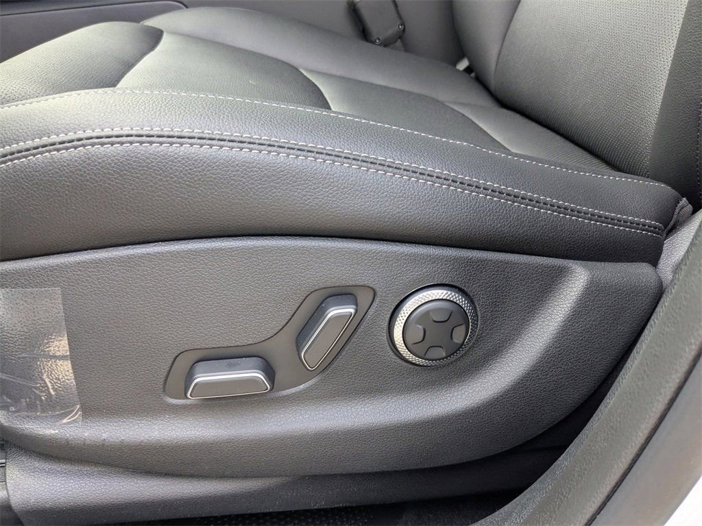 New 2026 Genesis GV70 2.5T Select image 19