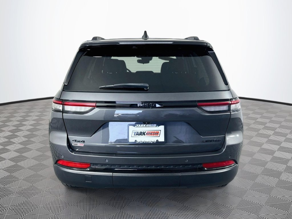 Certified 2024 Jeep Grand Cherokee Limited w/ Black Appearance Package AWD/4WD image 10