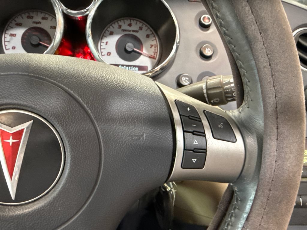 Used 2006 Pontiac Solstice Convertible w/ Premium Package RWD image 13