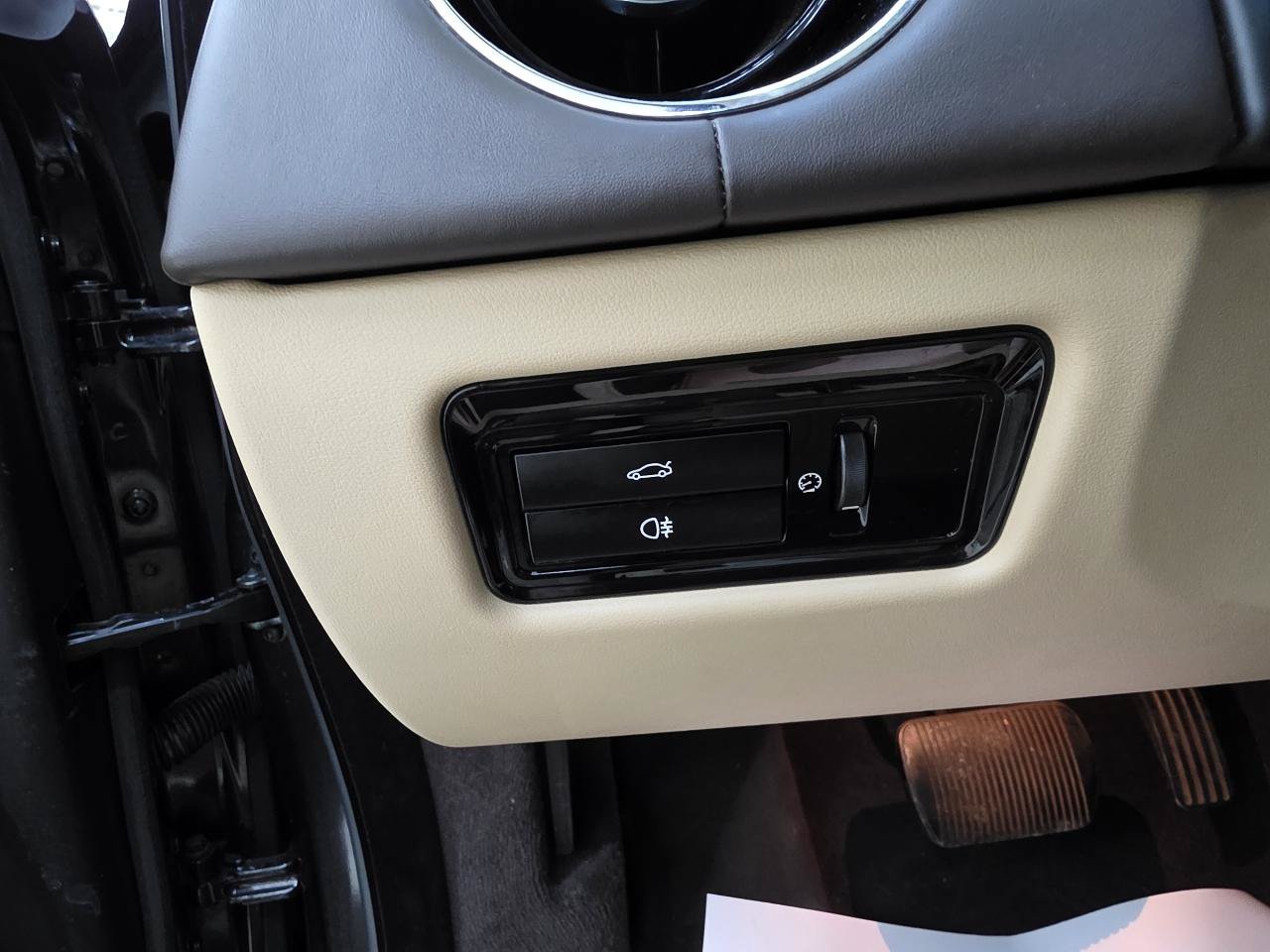 Used 2012 Jaguar XJ RWD image 38