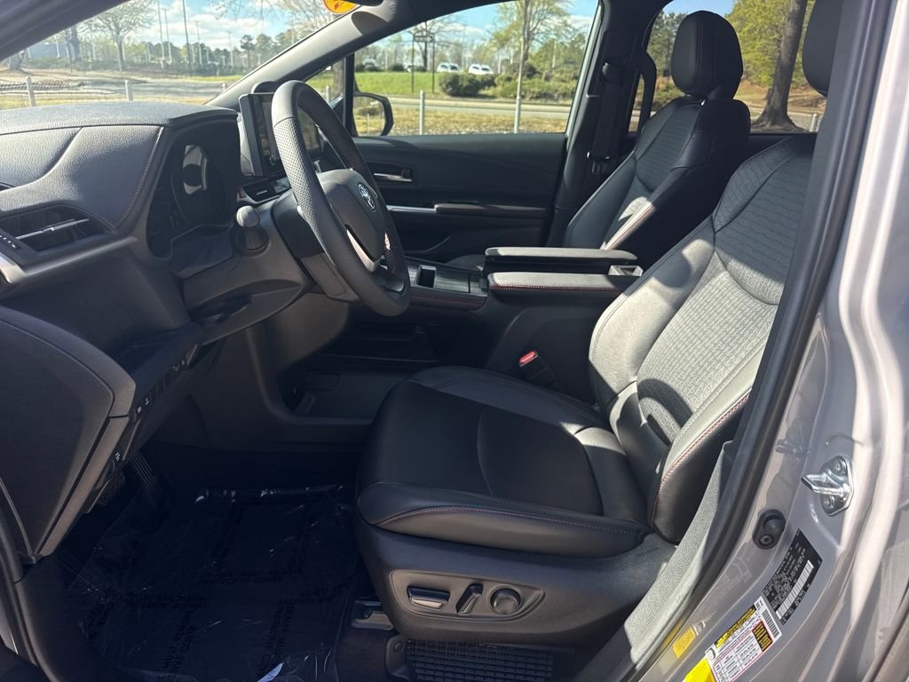 Used 2025 Toyota Sienna XSE w/ XSE Plus Package image 13