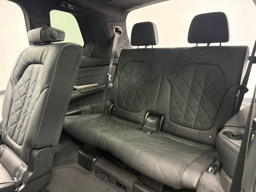 Used 2026 BMW X7 xDrive40i w/ Executive Package image 43