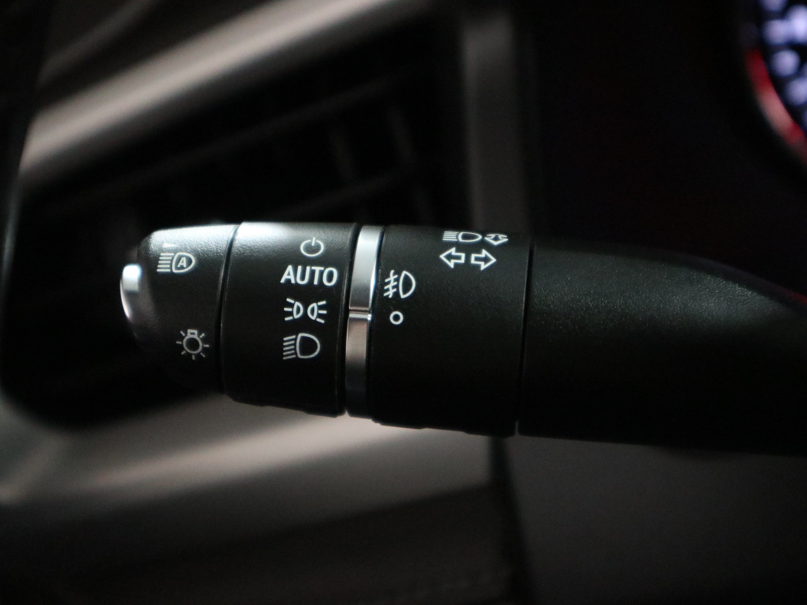 Used 2023 GMC Acadia SLT w/ Technology Package FWD image 30