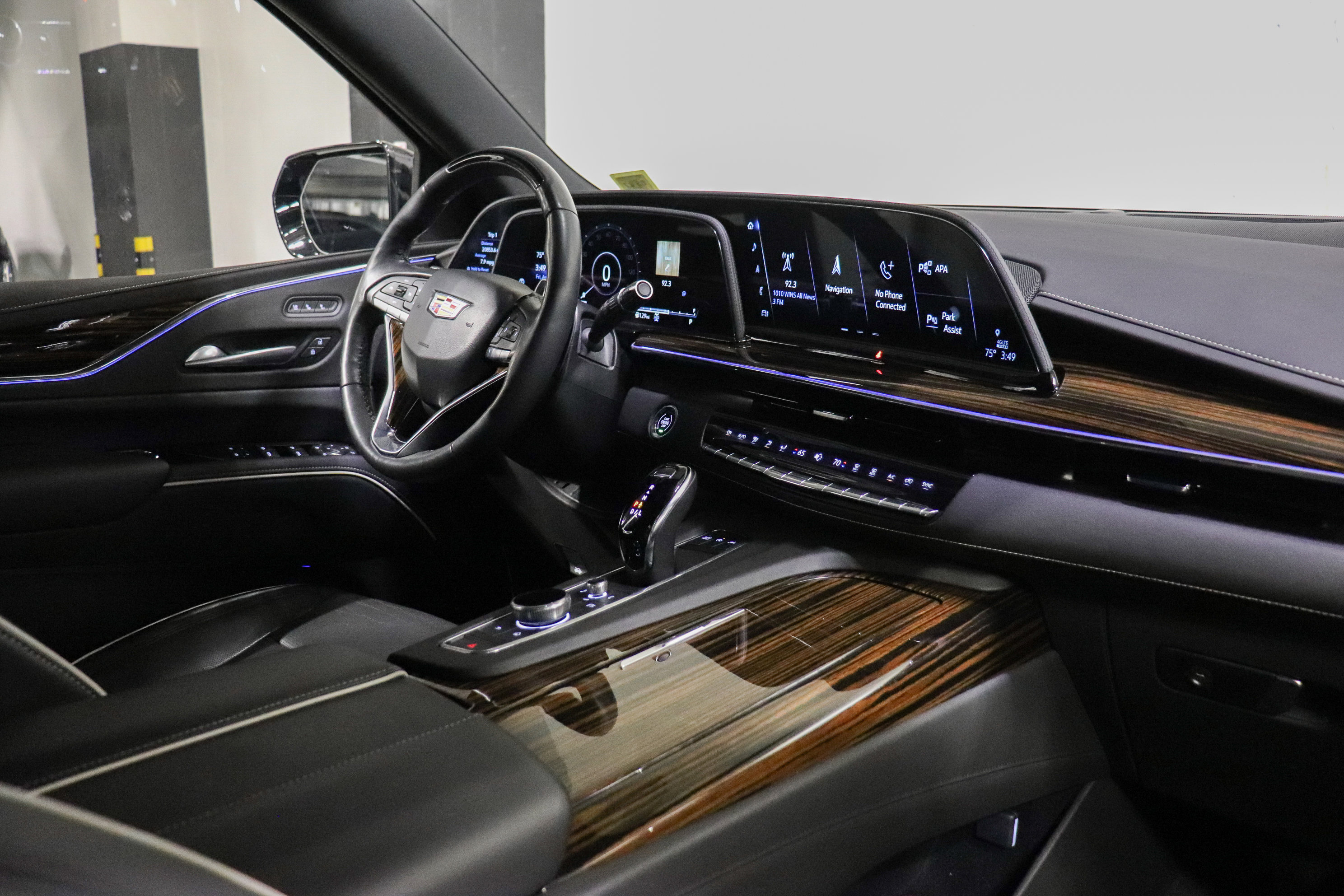 Used 2023 Cadillac Escalade ESV Premium Luxury image 31