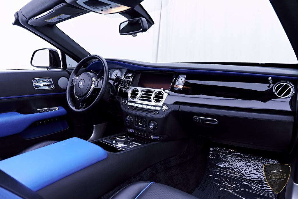 Used 2019 Rolls-Royce Dawn RWD image 52