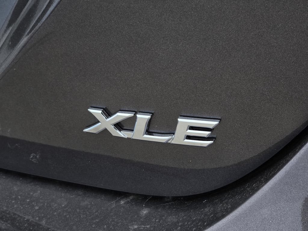 Used 2023 Toyota Camry XLE FWD image 5